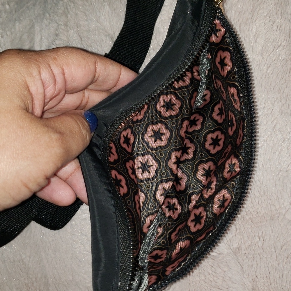 Kedzie Black Nylon Waist Bag/ Fanny Pack- Used Once - Picture 4 of 6